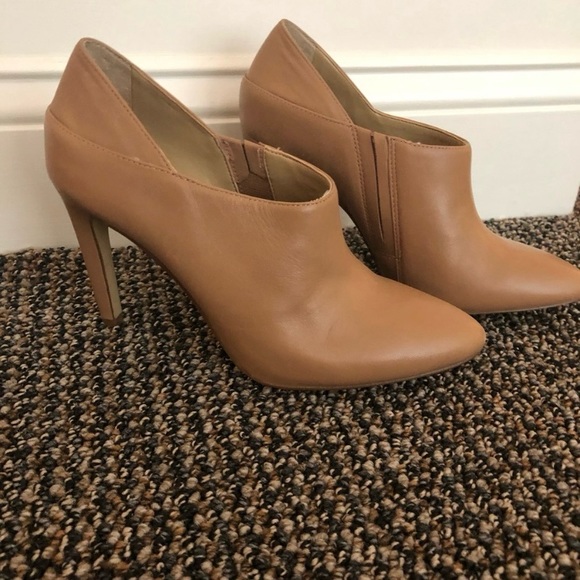 Anne Taylor Leather booties - Picture 1 of 5
